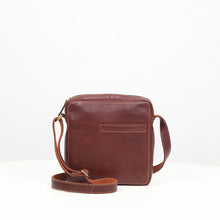 Load and play video in Gallery viewer, RAMBLER 01 CROSSBODY
